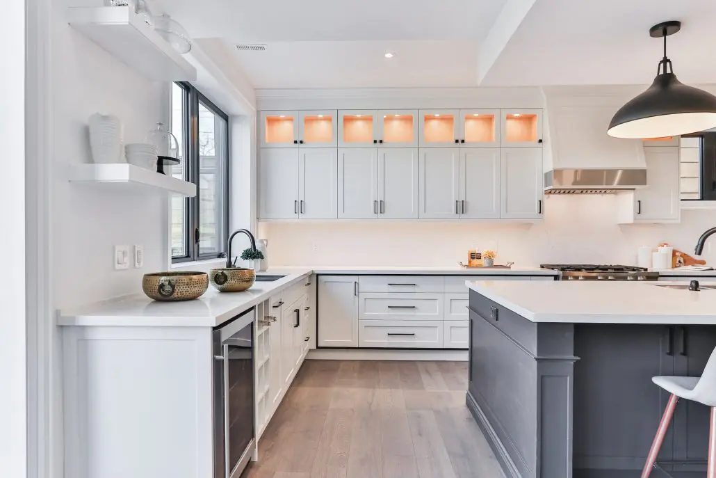 use cabinet photos to sell kitchen cabinets online